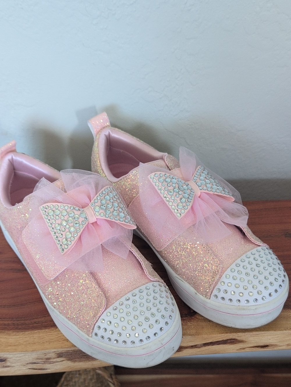 Skechers Women's Pink Glitter Bow Slip-On Sneakers Twinkle Toes 8.5